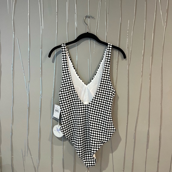 Birds of Paradise one piece - Picture 2 of 2